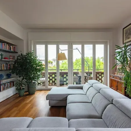Central Apartment Como